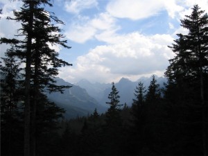 Widok na Tatry Wysokie z Doliny Roztoki