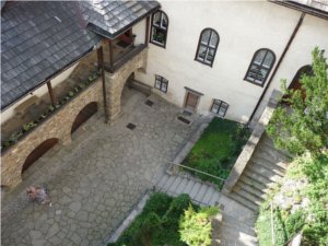 Dziedziniec zamku w Niedzicy Dziedziniec zamku w Niedzicy