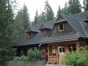 Schronisko górskie w Dolinie Roztoki