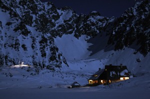 Schronisko Pięć Stawów nocą