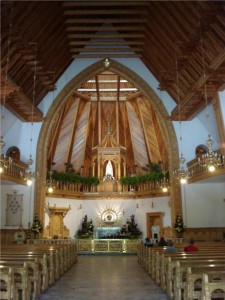 widok na ołtarz w Sanktuarium widok na ołtarz w Sanktuarium