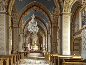 Wnętrze sanktuarium w Ludźmierzu